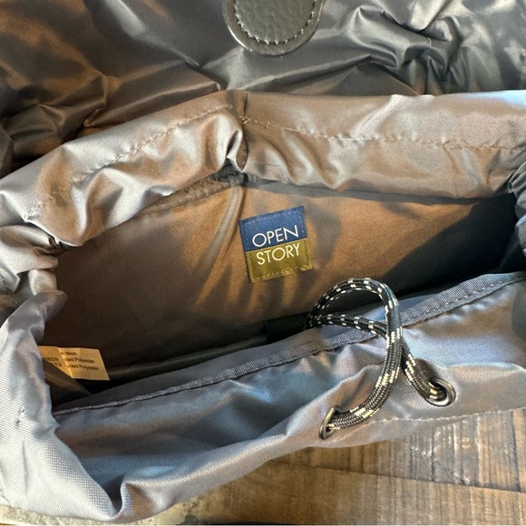 Open Story Fitted Flap Backpack Gray Laptop Sleeve Travel Water Resistant NWT - Picture 8 of 11
